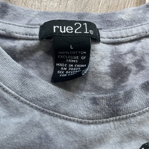 Rue 21 crop top with skull - Picture 2 of 4